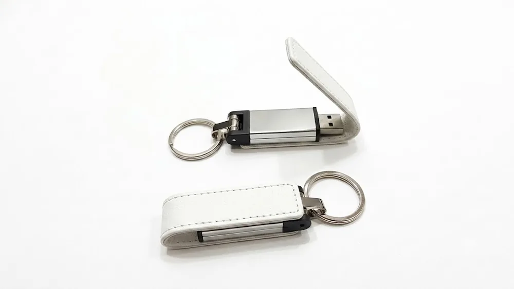 Leather Magnet USB White